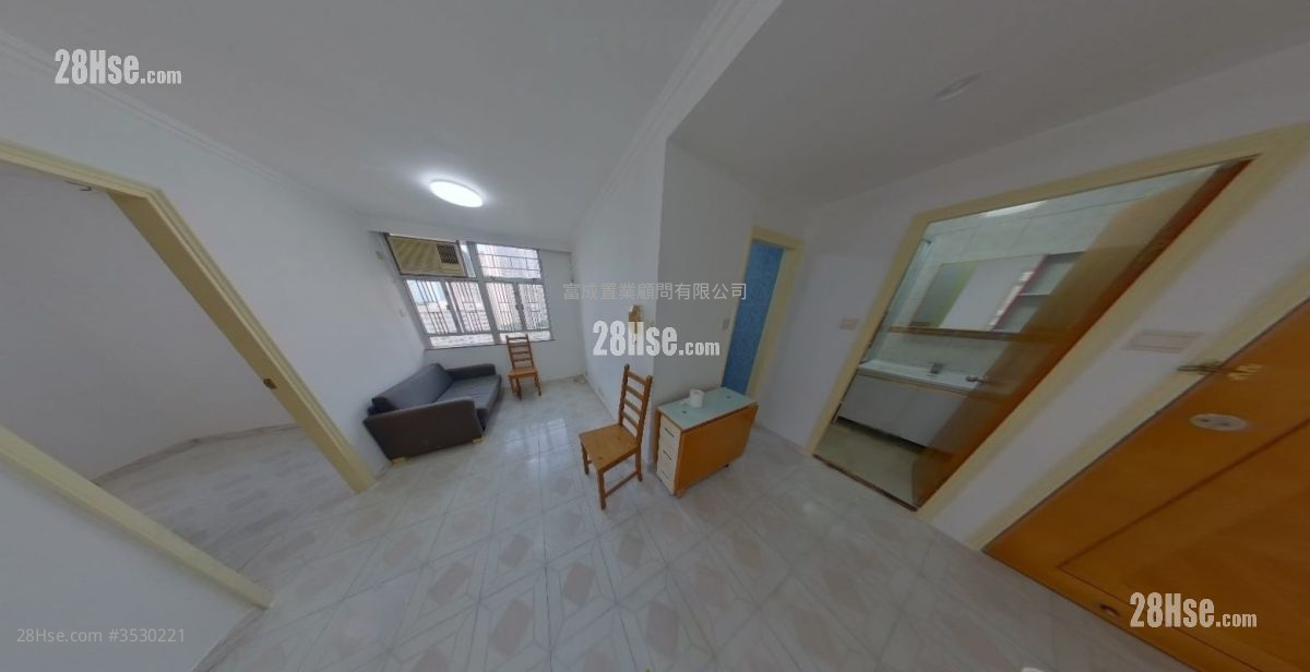 Lung Poon Court Sell 2 Bedrooms , 1 Bathroom 426 ft² ( 39.6 m² )