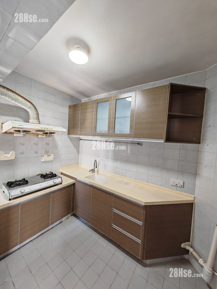 Sceneway Garden Rental 2 Bedrooms , 1 Bathroom 537 ft² ( 49.9 m² )