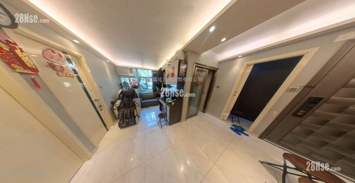 Lung Poon Court Sell 2 Bedrooms , 1 Bathroom 426 ft² ( 39.6 m² )