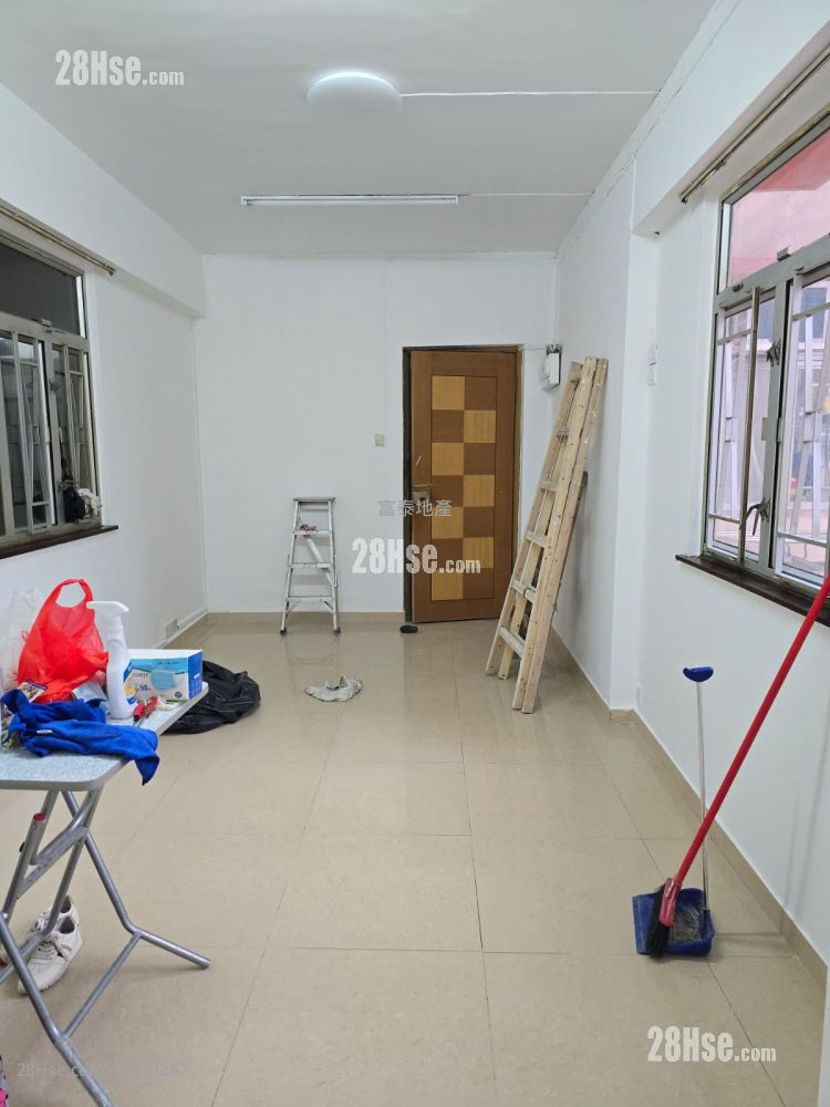 Win Fong Heights Rental 3 Bedrooms , 1 Bathroom 450 ft² ( 41.8 m² )