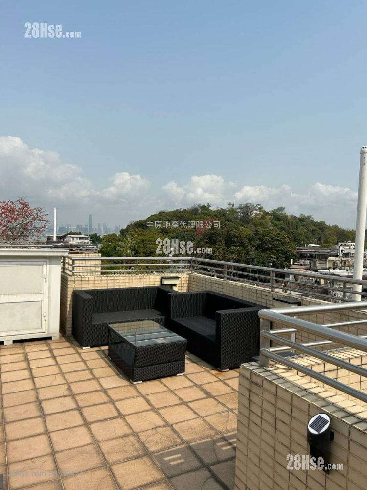Deep Bay Grove Sell 2 Bedrooms 395 ft² ( 36.7 m² )
