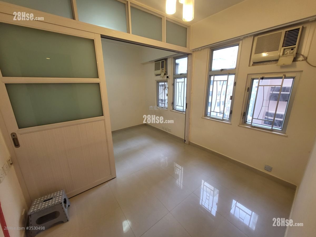 Chong Yip Centre Sell Studio , 1 Bathroom 270 ft² ( 25.1 m² )