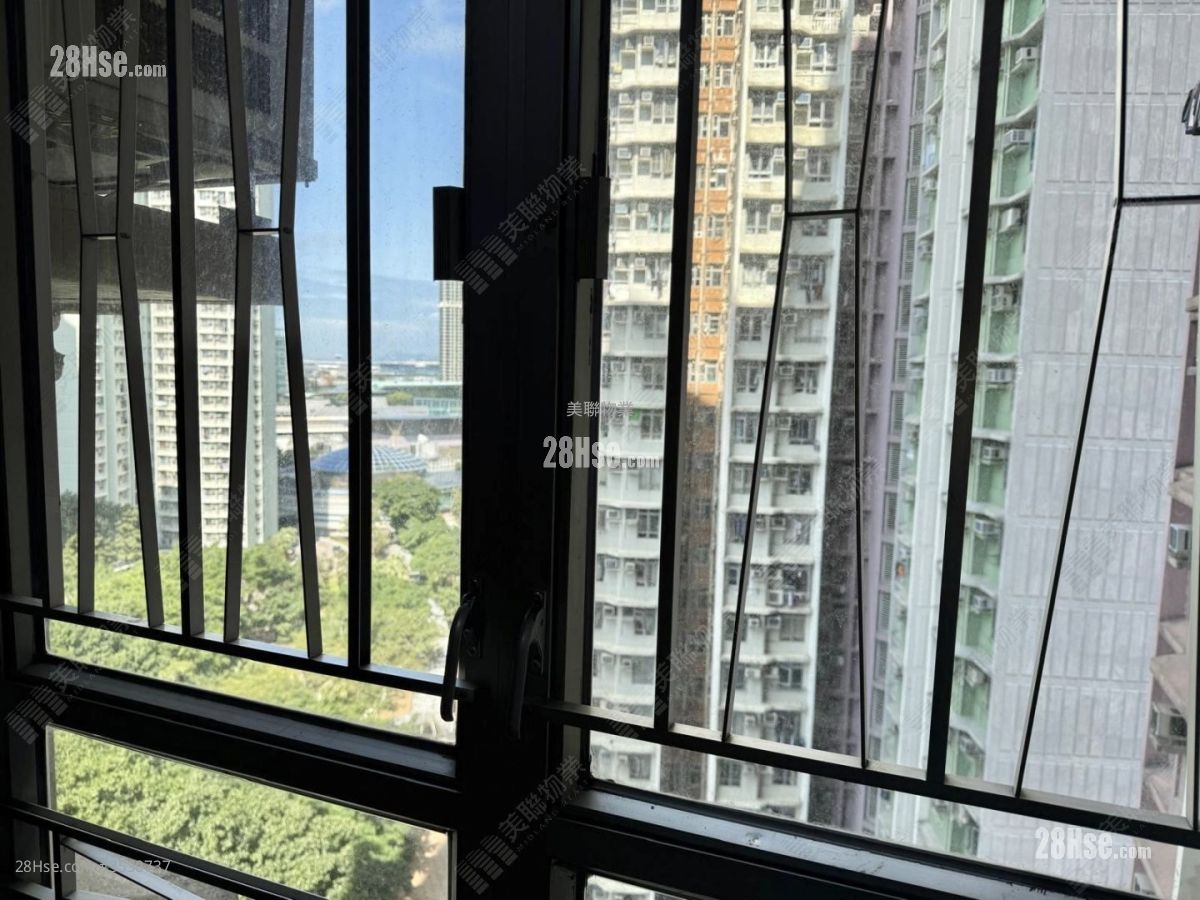 Yu Tung Court Sell 2 Bedrooms , 1 Bathroom 539 ft² ( 50.1 m² )