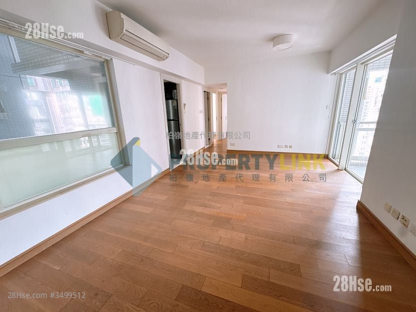 Centre Stage Sell 3 Bedrooms , 1 Bathroom 628 ft² ( 58.3 m² )