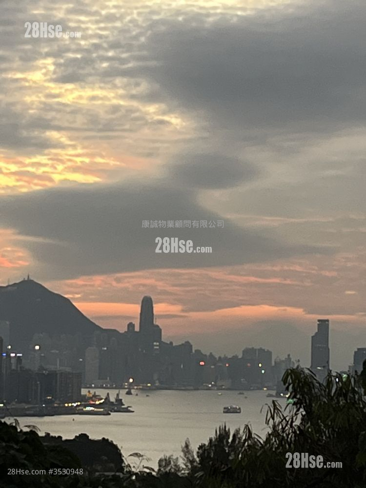 Hong Nga Court Sell 3 Bedrooms , 1 Bathroom 606 ft² ( 56.3 m² )