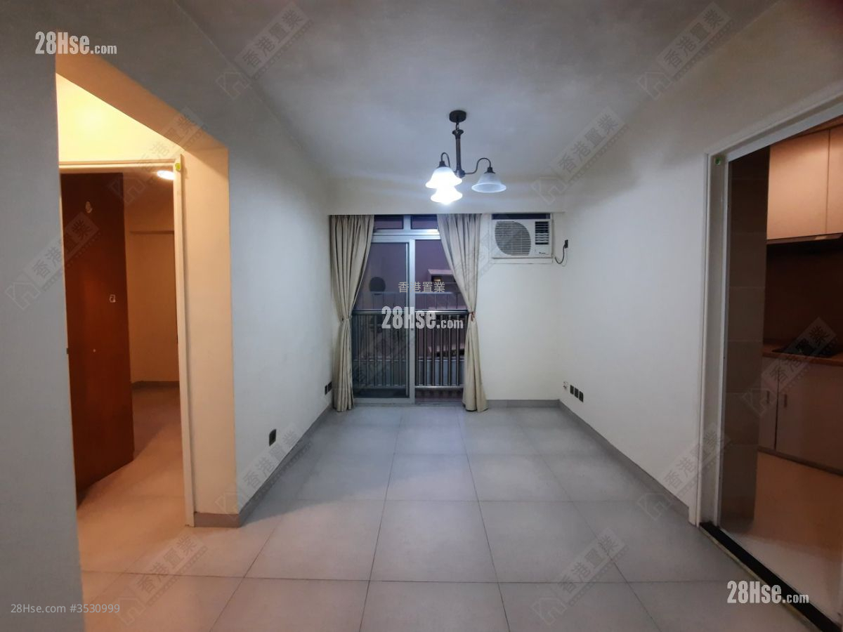 Aberdeen Centre Sell 2 Bedrooms , 1 Bathroom 451 ft² ( 41.9 m² )