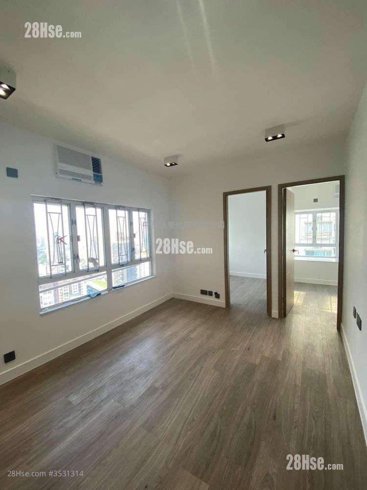 Kam Wah Garden Sell 2 Bedrooms 353 ft² ( 32.8 m² )