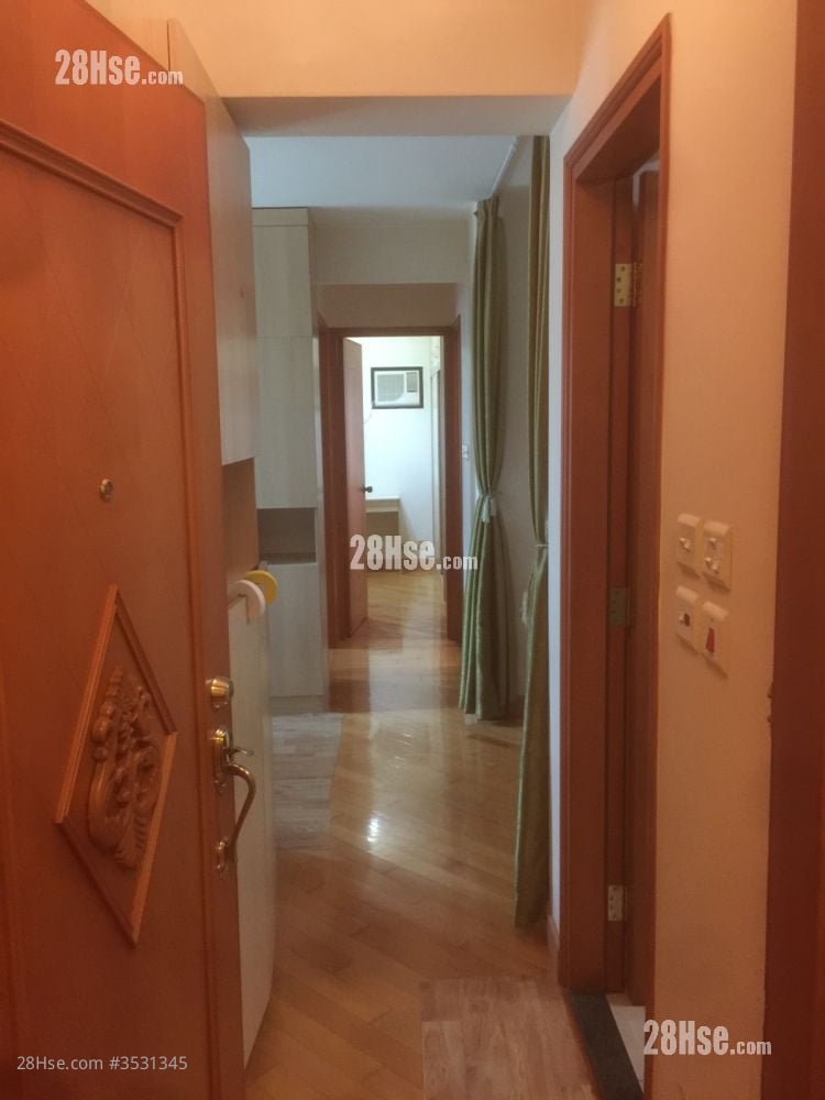 Villa By The Park Rental 2 Bedrooms , 1 Bathroom 429 ft² ( 39.9 m² )