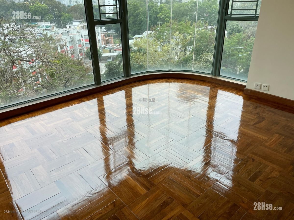 Woodland Crest Sell 3 Bedrooms , 2 Bathrooms 1,022 ft² ( 94.9 m² )