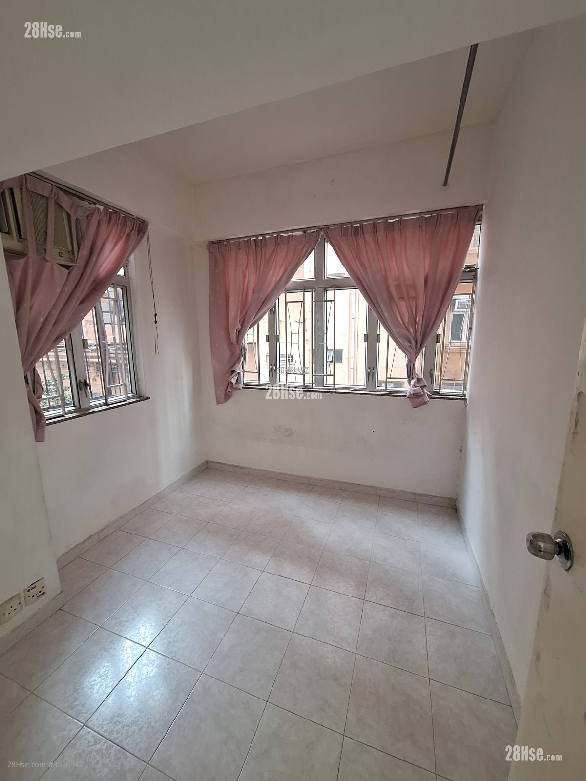 United Building Sell 2 Bedrooms , 1 Bathroom 287 ft² ( 26.7 m² )
