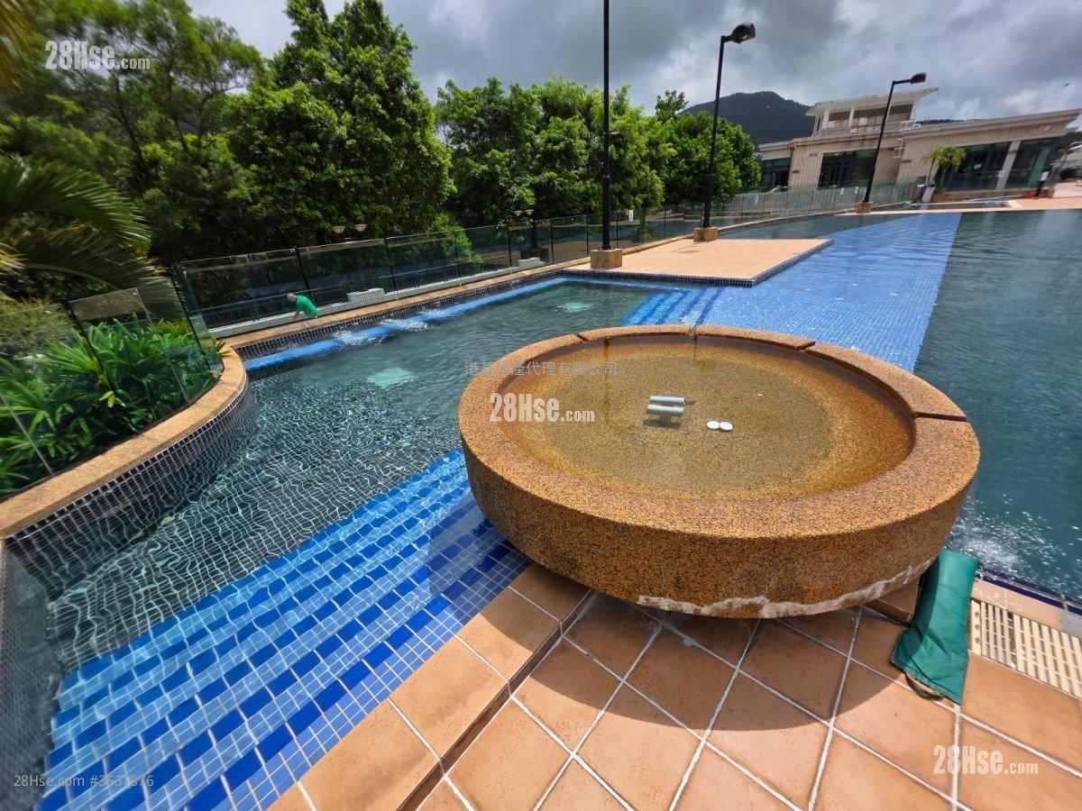 Hillview Court Rental 3 Bedrooms , 2 Bathrooms 998 ft² ( 92.7 m² )