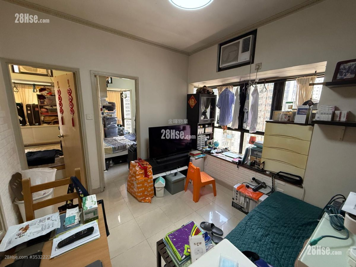Wo Yick Mansion Sell 2 Bedrooms , 1 Bathroom 335 ft² ( 31.1 m² )