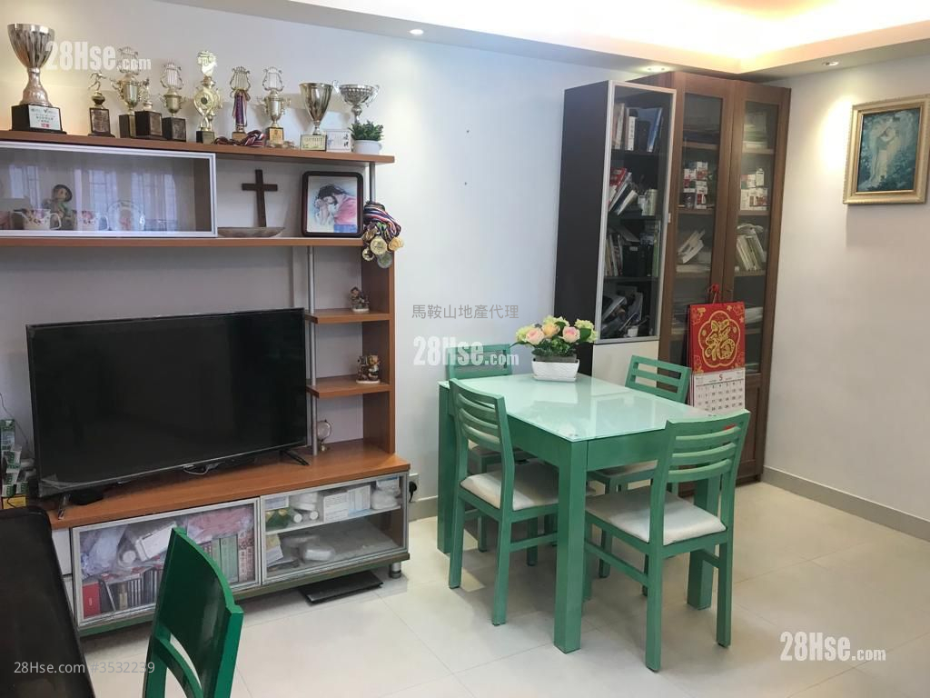 Kam Lung Court Sell 3 Bedrooms , 1 Bathroom 554 ft² ( 51.5 m² )