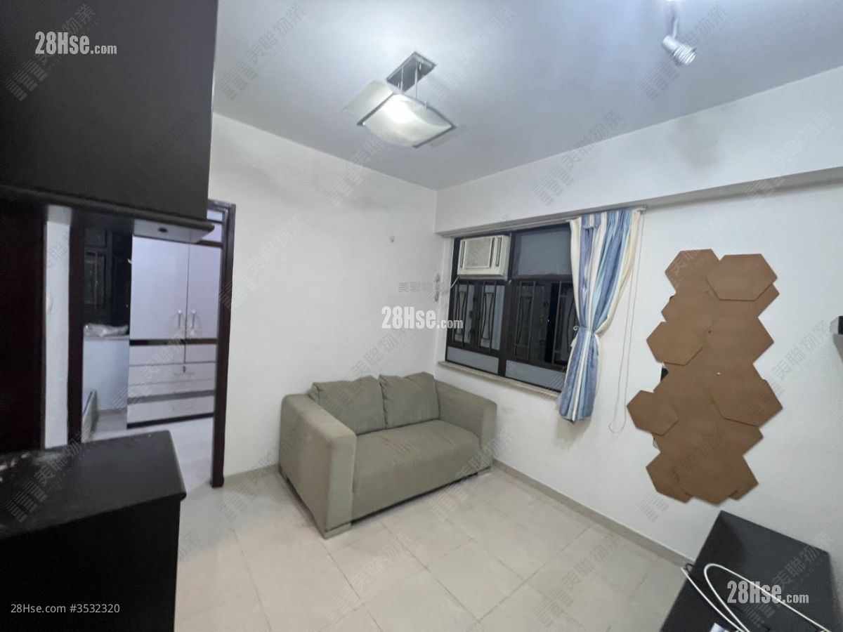 Wai Wah Centre Sell 1 Bedroom , 1 Bathroom 297 ft² ( 27.6 m² )