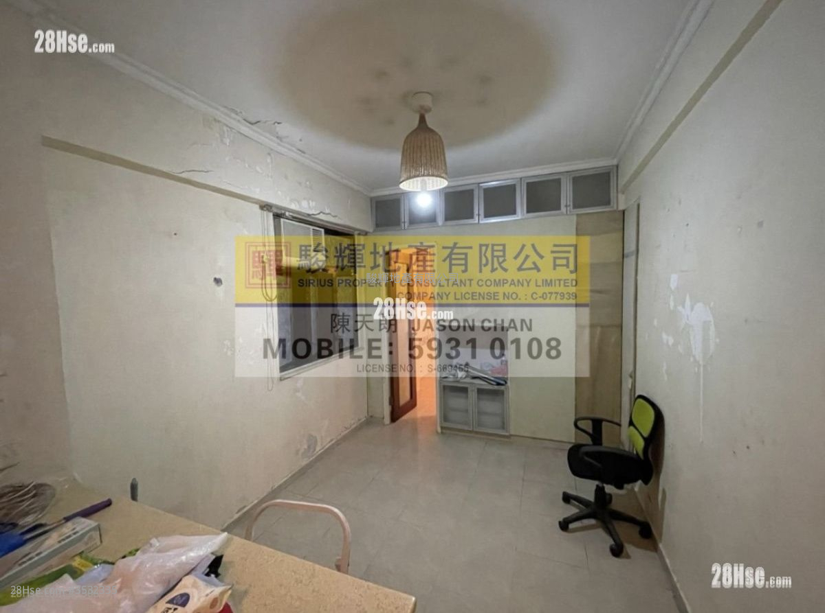 Cheung Hing Mansion Sell 1 Bedroom , 1 Bathroom 256 ft² ( 23.8 m² )