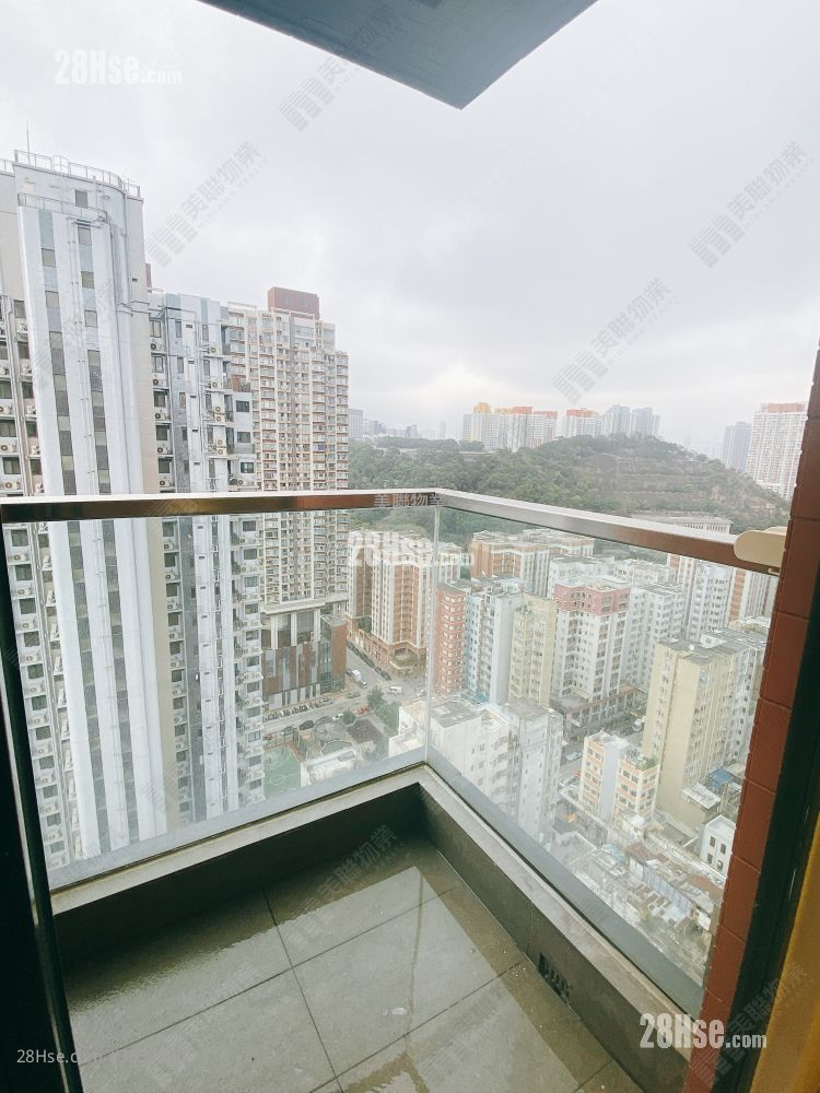 Giovane Sell 2 Bedrooms 341 ft² ( 31.7 m² )