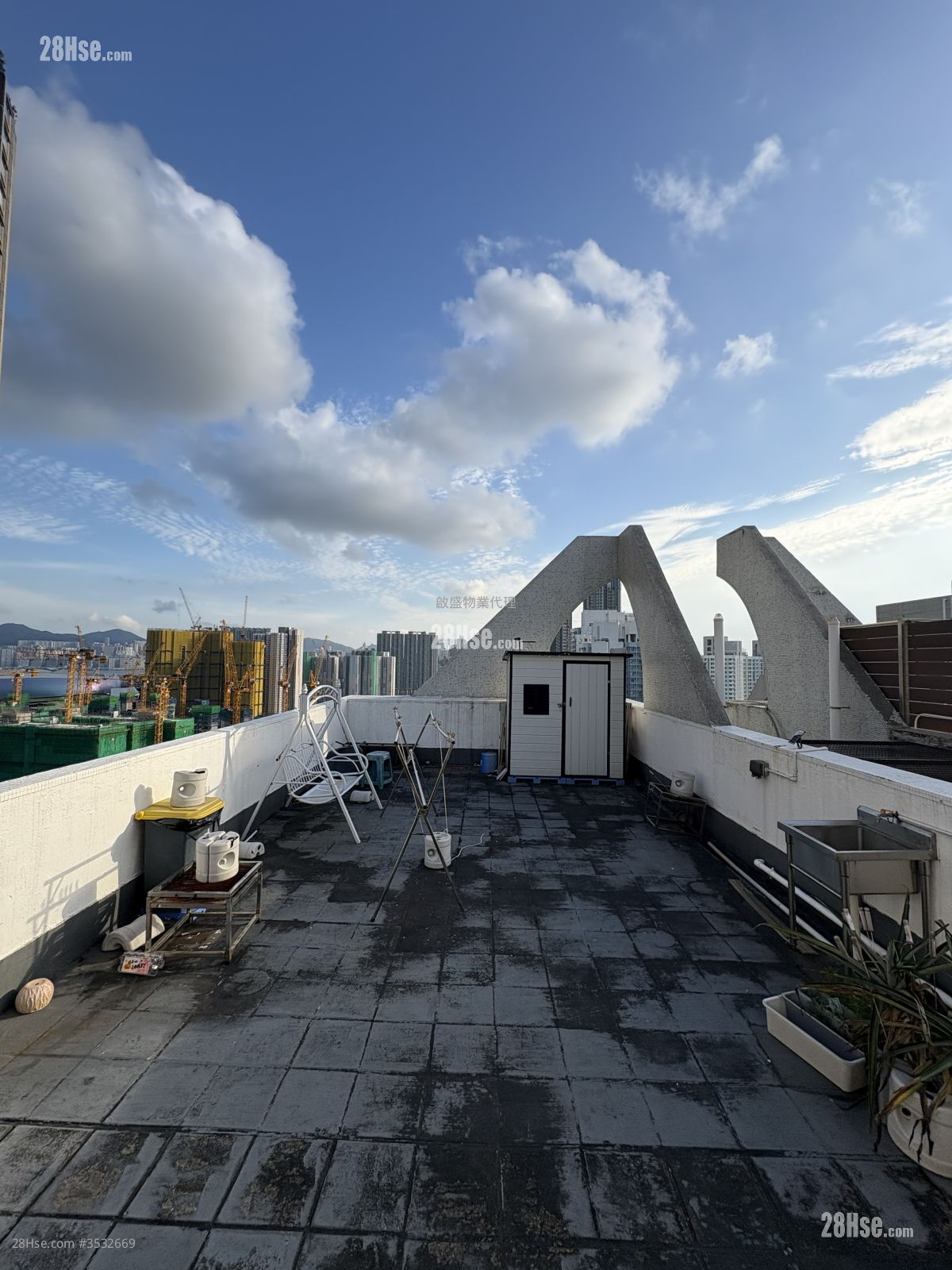 Yue Xiu Plaza Sell 3 Bedrooms , 1 Bathroom 602 ft² ( 55.9 m² )