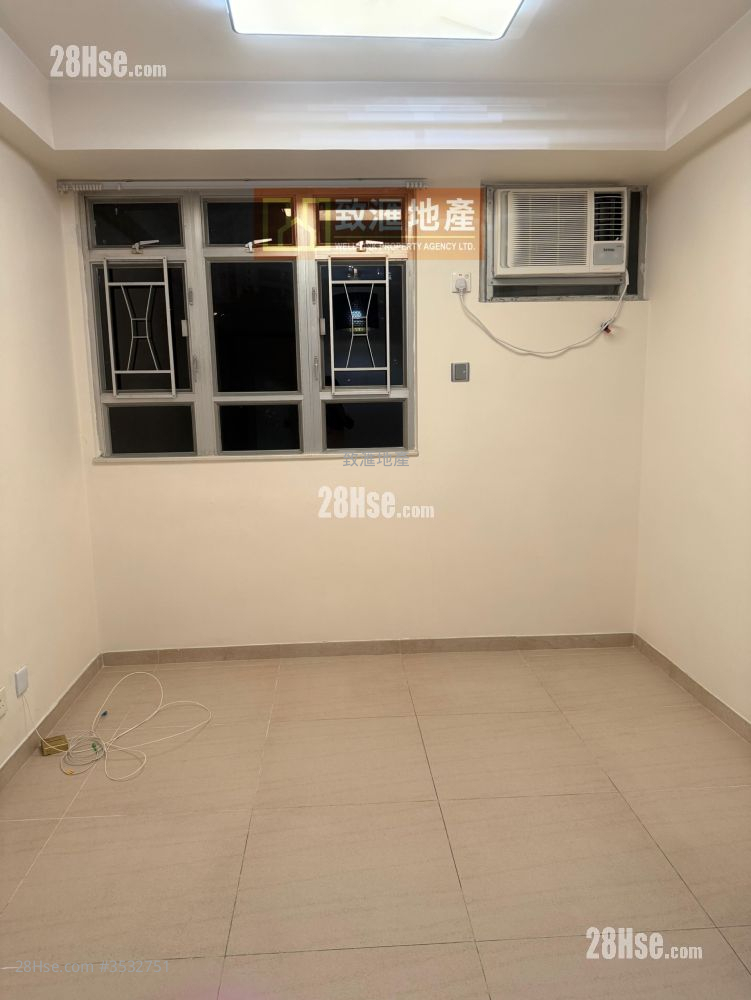 Kwai Hong Court Sell 2 Bedrooms 477 ft² ( 44.3 m² )