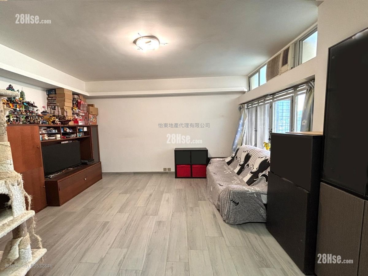 Lockhart House Sell 2 Bedrooms , 1 Bathroom 582 ft² ( 54.1 m² )