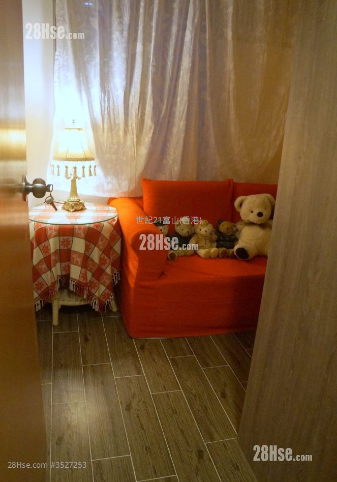 Choi Fung Court Sell 3 Bedrooms , 1 Bathroom 646 ft² ( 60.0 m² )