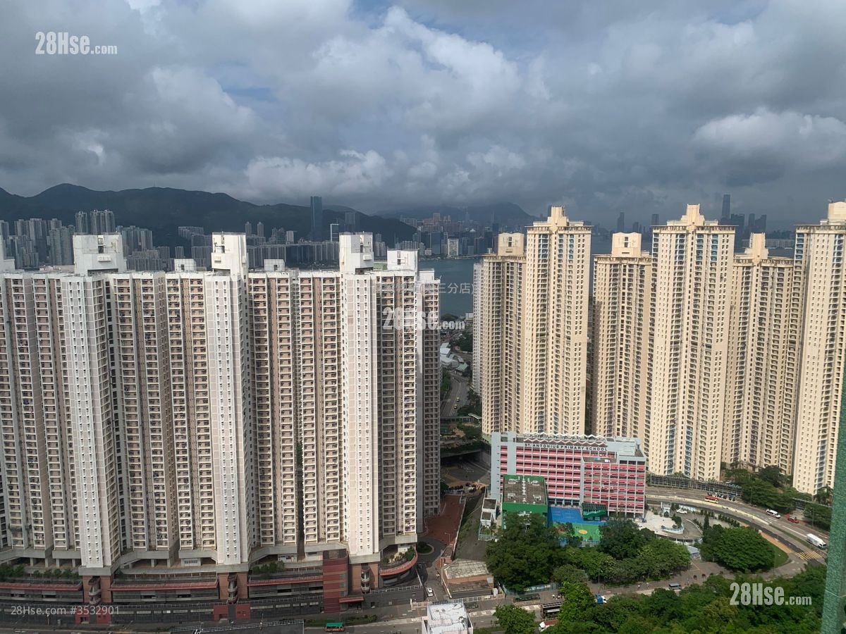 Hong Pak Court Sell 3 Bedrooms , 1 Bathroom 645 ft² ( 59.9 m² )