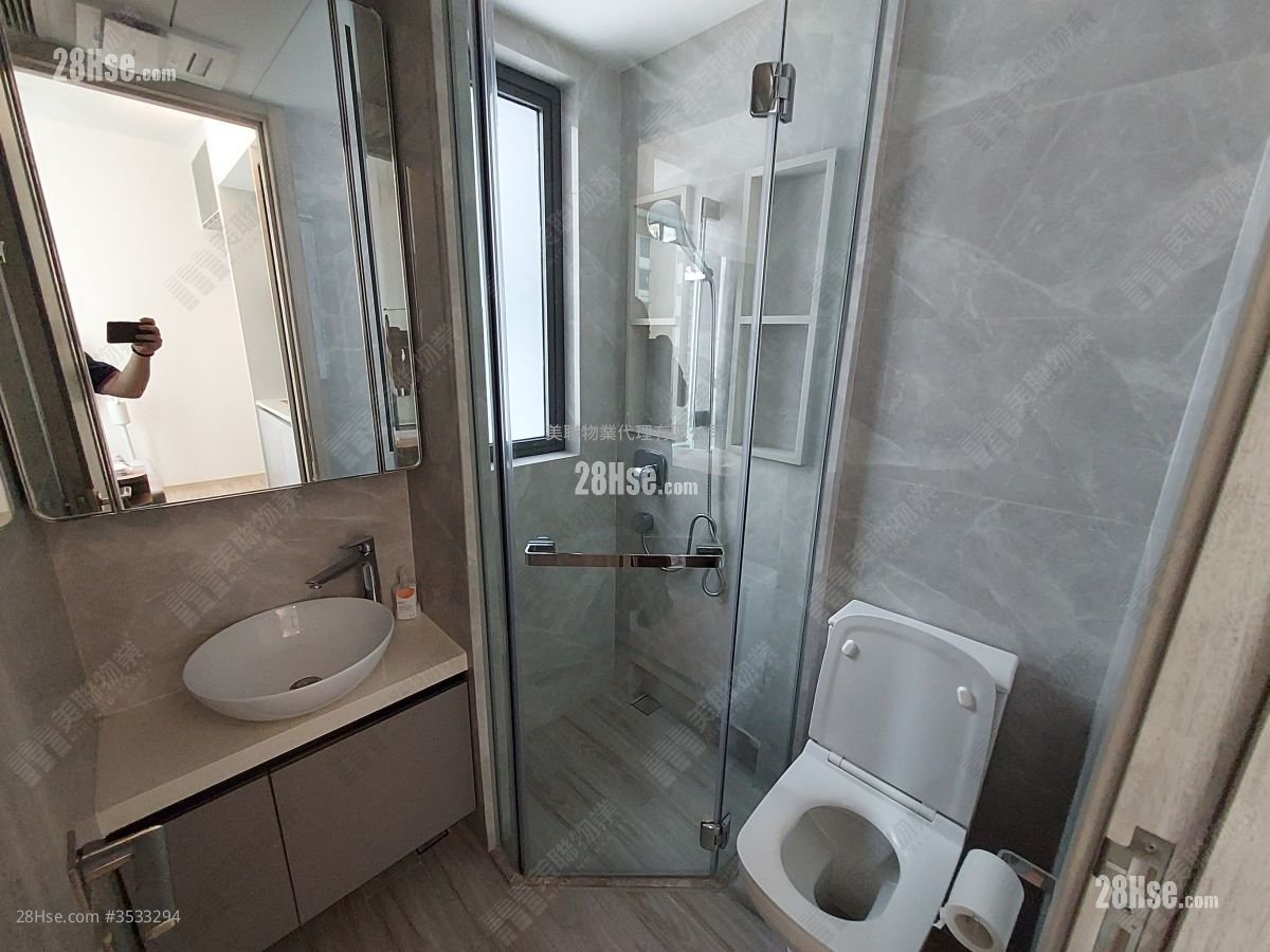 Central 8 Rental Studio , 1 Bathroom 181 ft² ( 16.8 m² )