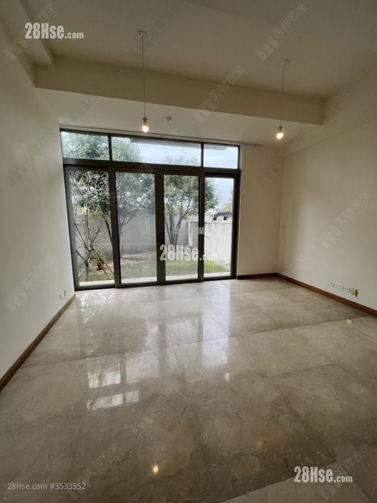 The Green Rental 1,423 ft² ( 132.2 m² )
