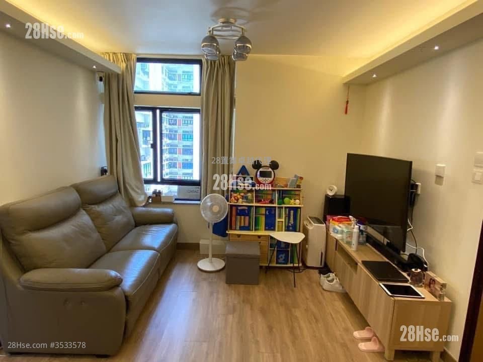 Tai Hing Gardens Sell 2 Bedrooms , 1 Bathroom 428 ft² ( 39.8 m² )