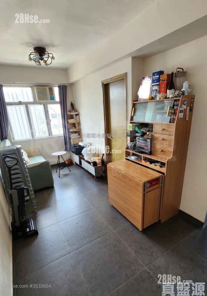 Healey Building Sell 1 Bedroom 241 ft² ( 22.4 m² )