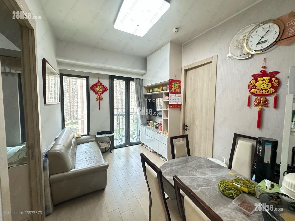 One Innovale Sell 2 Bedrooms , 2 Bathrooms 458 ft² ( 42.5 m² )