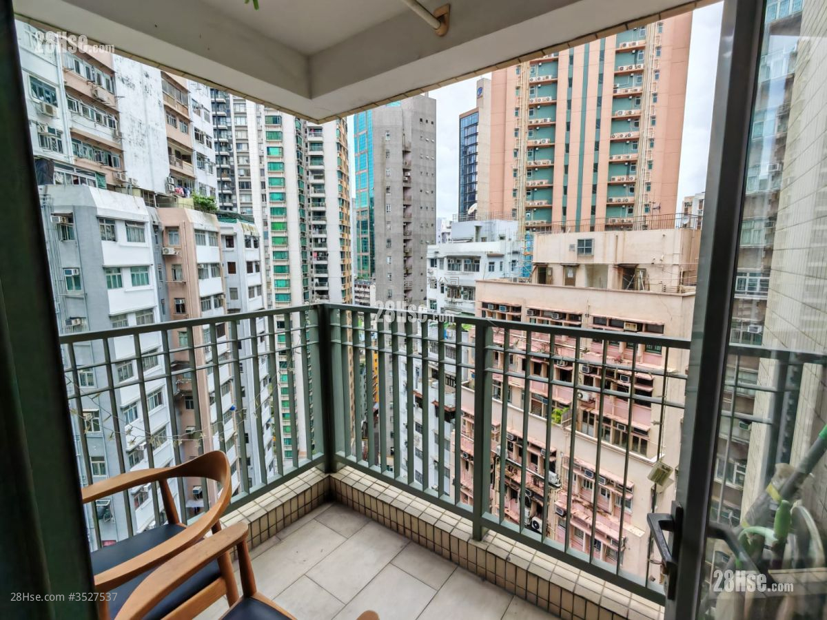 Urbana 38 Sell Studio , 1 Bathroom 216 ft² ( 20.1 m² )