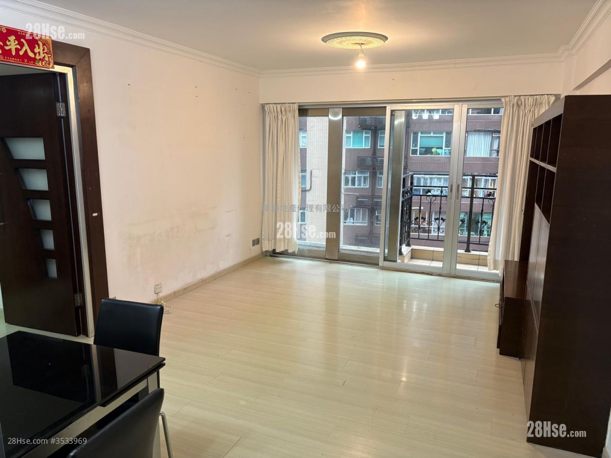 Flora Garden Rental 3 Bedrooms , 2 Bathrooms 837 ft² ( 77.8 m² )