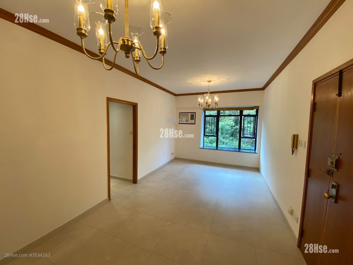 Pristine Villa Sell 817 ft² ( 75.9 m² )