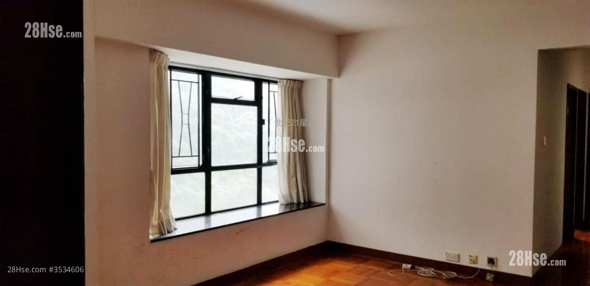 Valiant Park Rental 3 Bedrooms , 2 Bathrooms 682 ft² ( 63.4 m² )