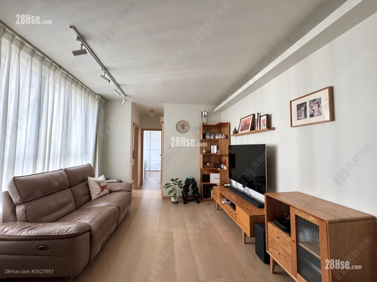 Holford Gardens Sell 2 Bedrooms , 1 Bathroom 506 ft² ( 47.0 m² )