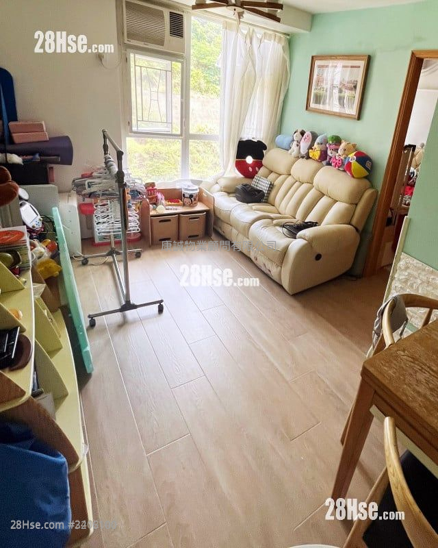 Shun Chi Court Sell 446 ft² ( 41.4 m² )