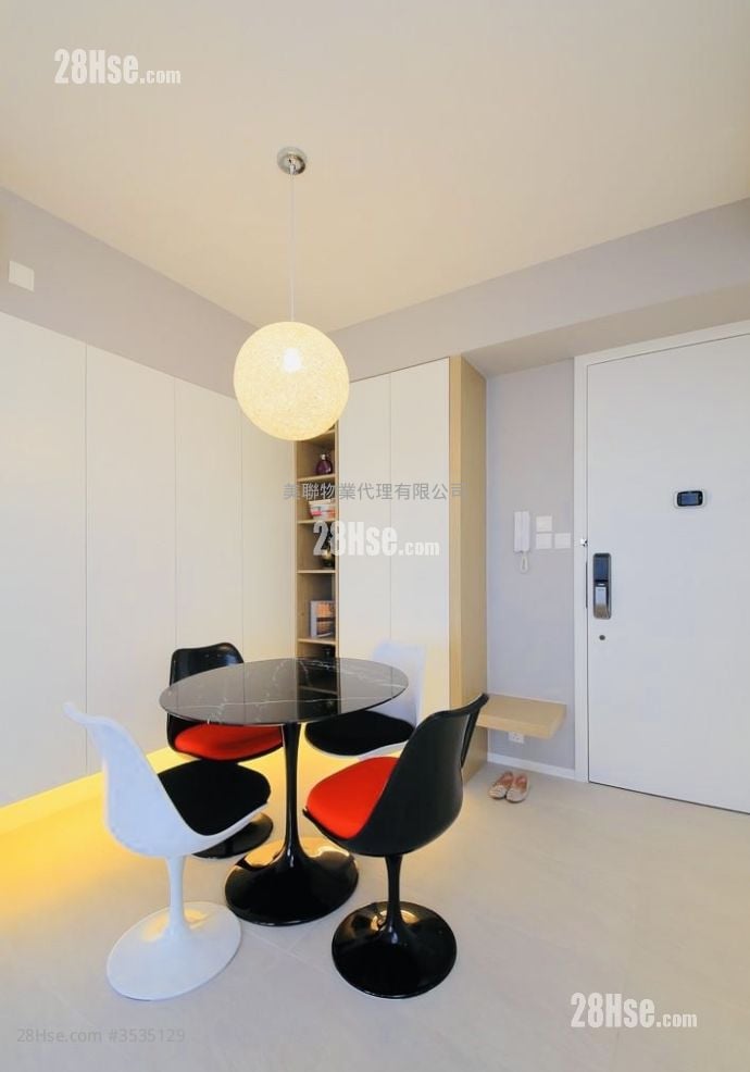 Park Signature Rental 598 ft² ( 55.6 m² )