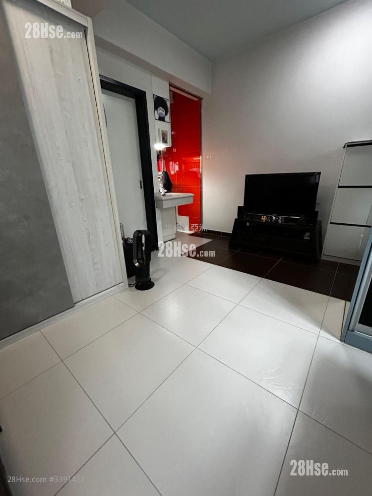 Eastman Court Sell Studio , 1 Bathroom 309 ft² ( 28.7 m² )