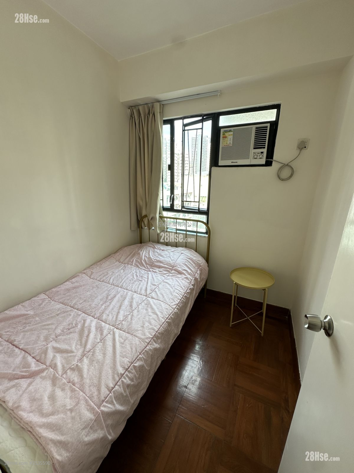 Hill Court Rental 2 Bedrooms , 1 Bathroom 330 ft² ( 30.7 m² )