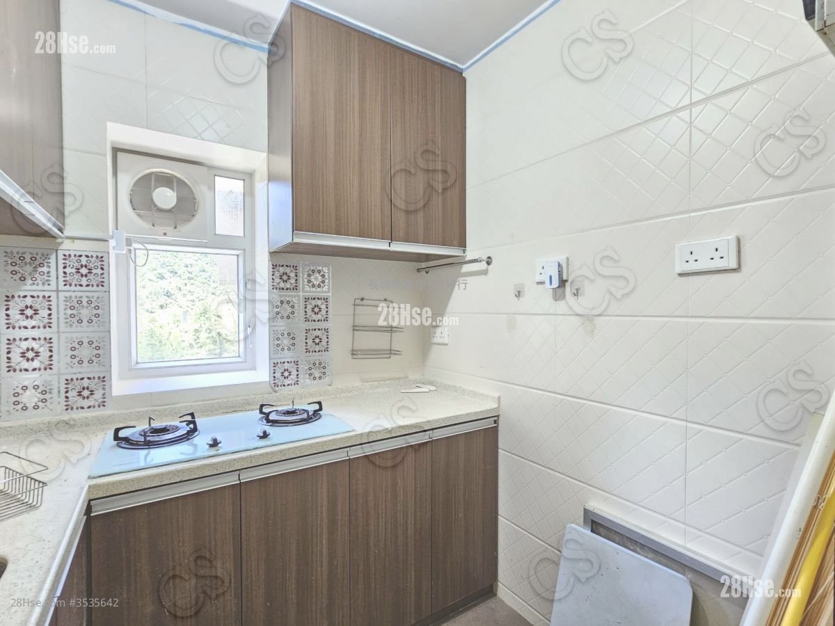 Mount Parker Lodge Rental 3 Bedrooms , 2 Bathrooms 733 ft² ( 68.1 m² )