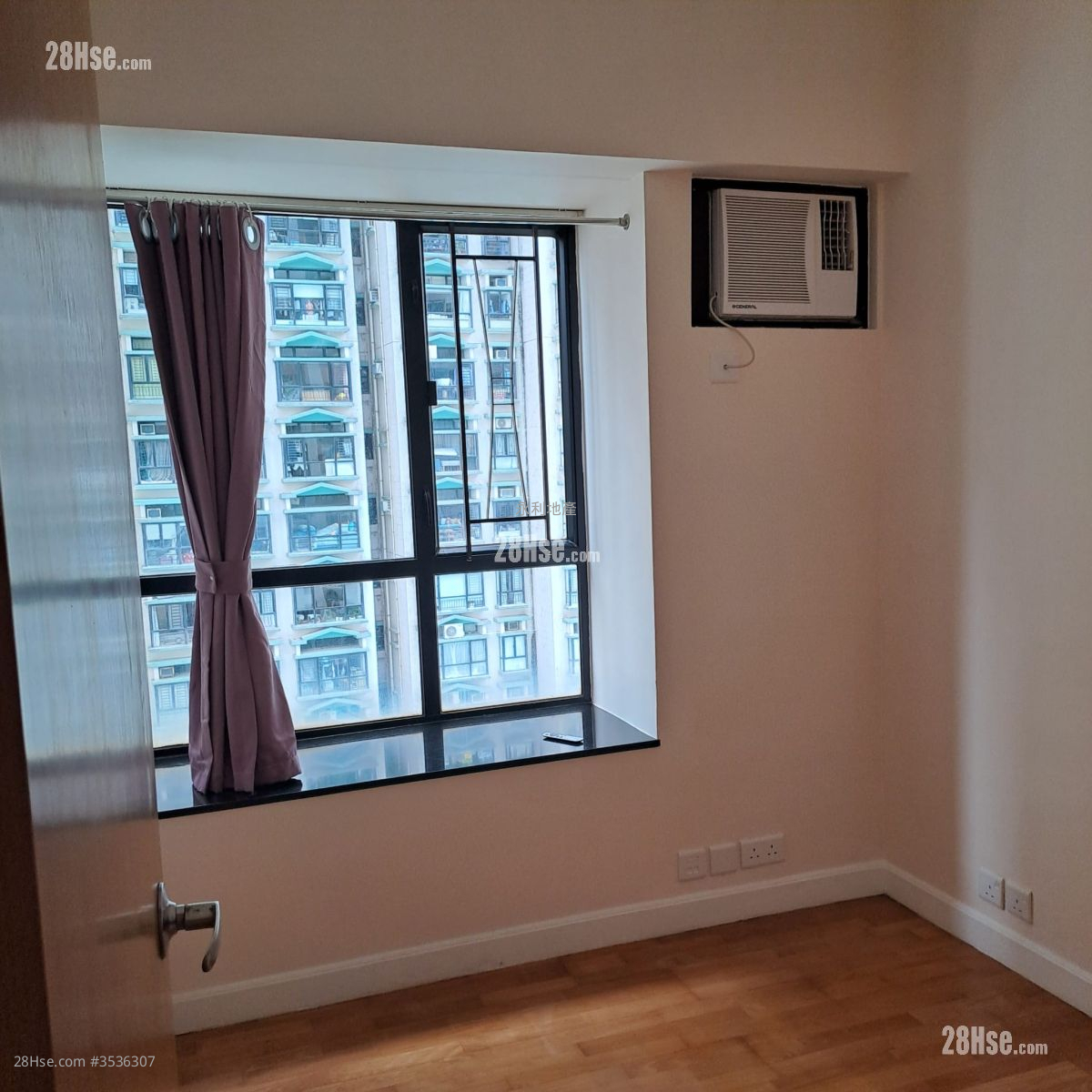 Valiant Park Rental 3 Bedrooms , 2 Bathrooms 682 ft² ( 63.4 m² )