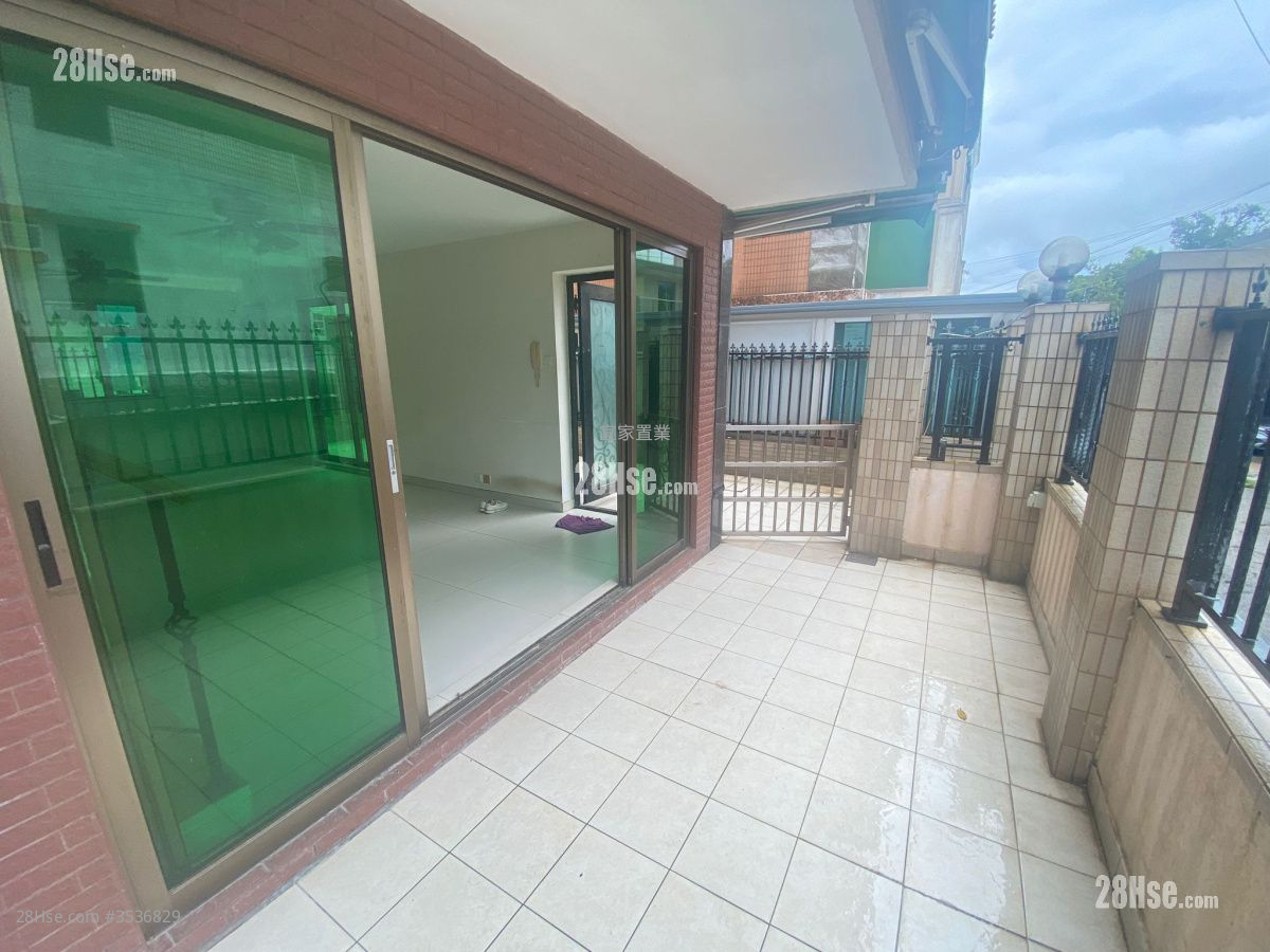 Village Rental 4 Bedrooms , 3 Bathrooms 1,400 ft² ( 130.1 m² )