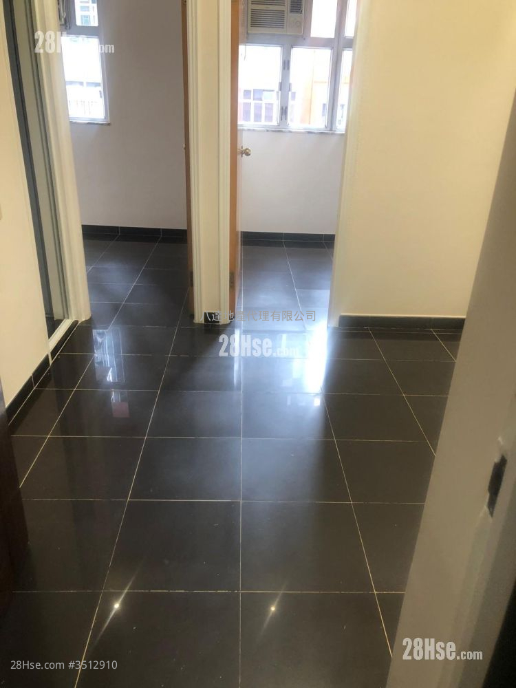 Wai Fat Building Sell 2 Bedrooms , 1 Bathroom 259 ft² ( 24.1 m² )