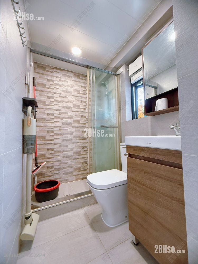 Kar Wun Court Sell 2 Bedrooms , 1 Bathroom 352 ft² ( 32.7 m² )