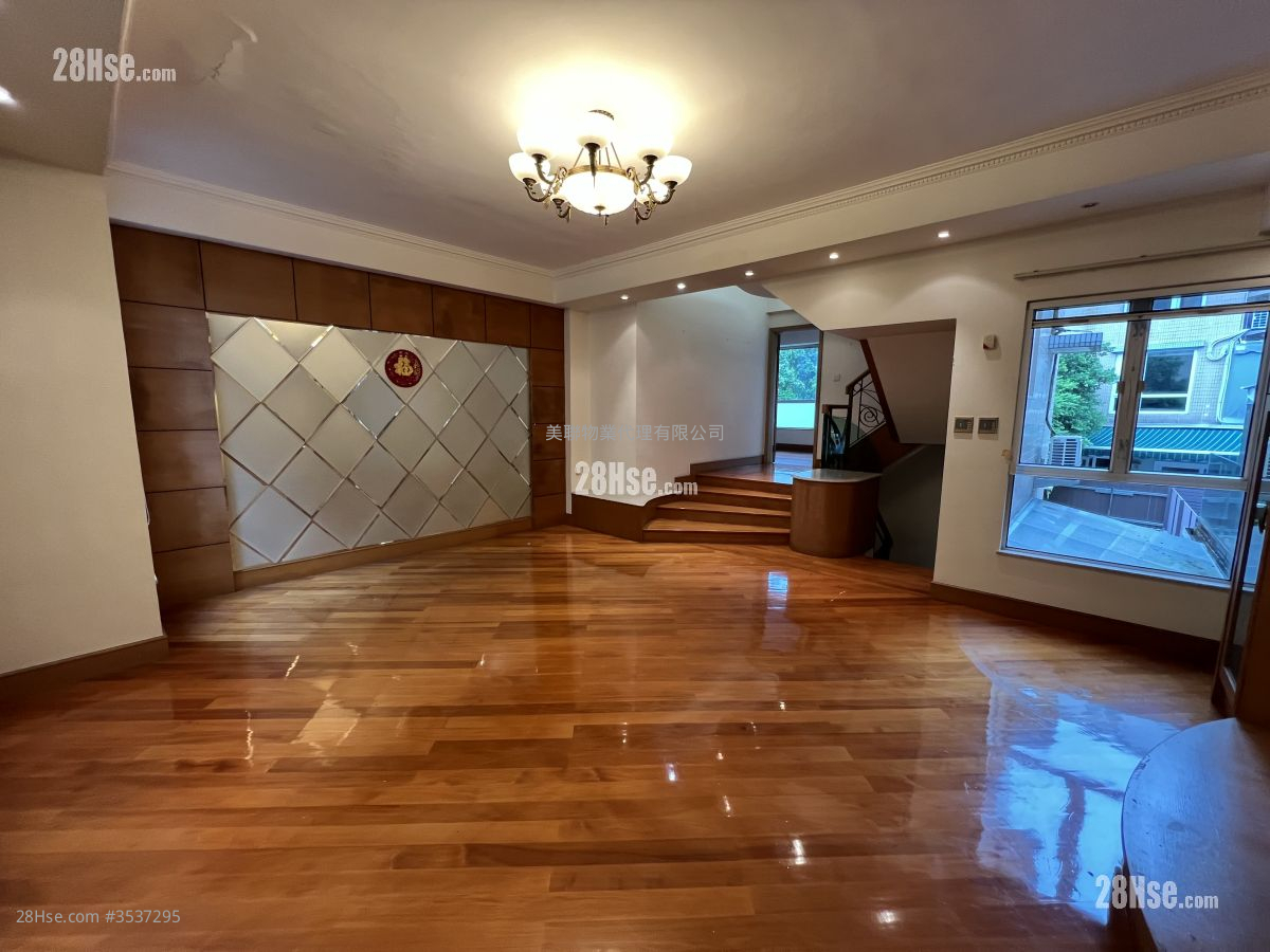 Royal Palms Sell 1,713 ft² ( 159.1 m² )