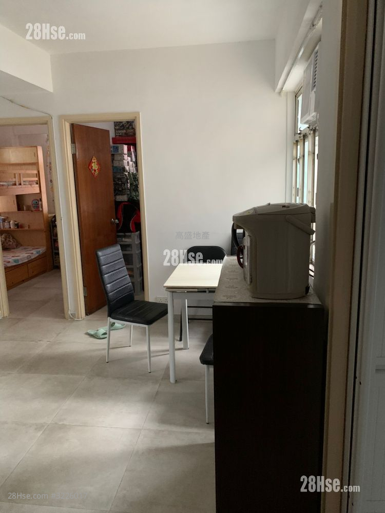 Wing Fat Building Sell 3 Bedrooms , 1 Bathroom 414 ft² ( 38.5 m² )