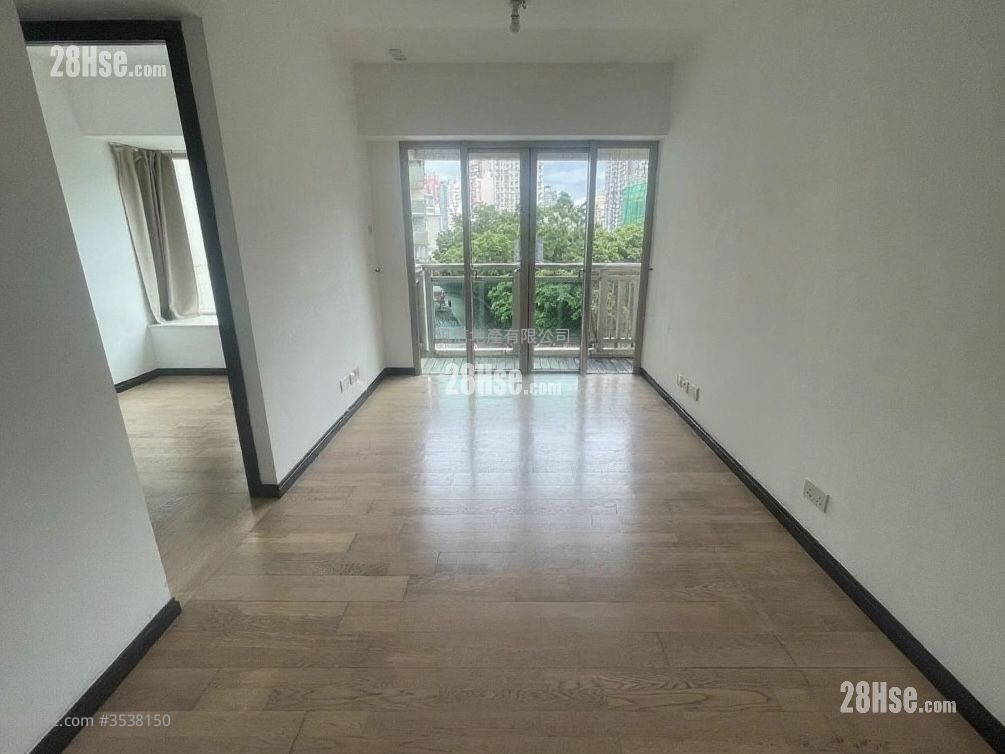 Centre Place Rental 2 Bedrooms , 1 Bathroom 443 ft² ( 41.2 m² )