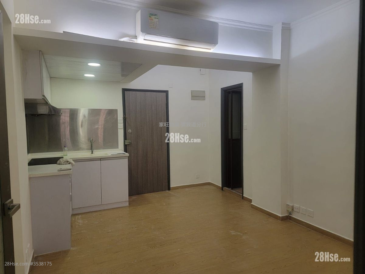 Po Hing Building Sell 2 Bedrooms , 1 Bathroom 390 ft² ( 36.2 m² )