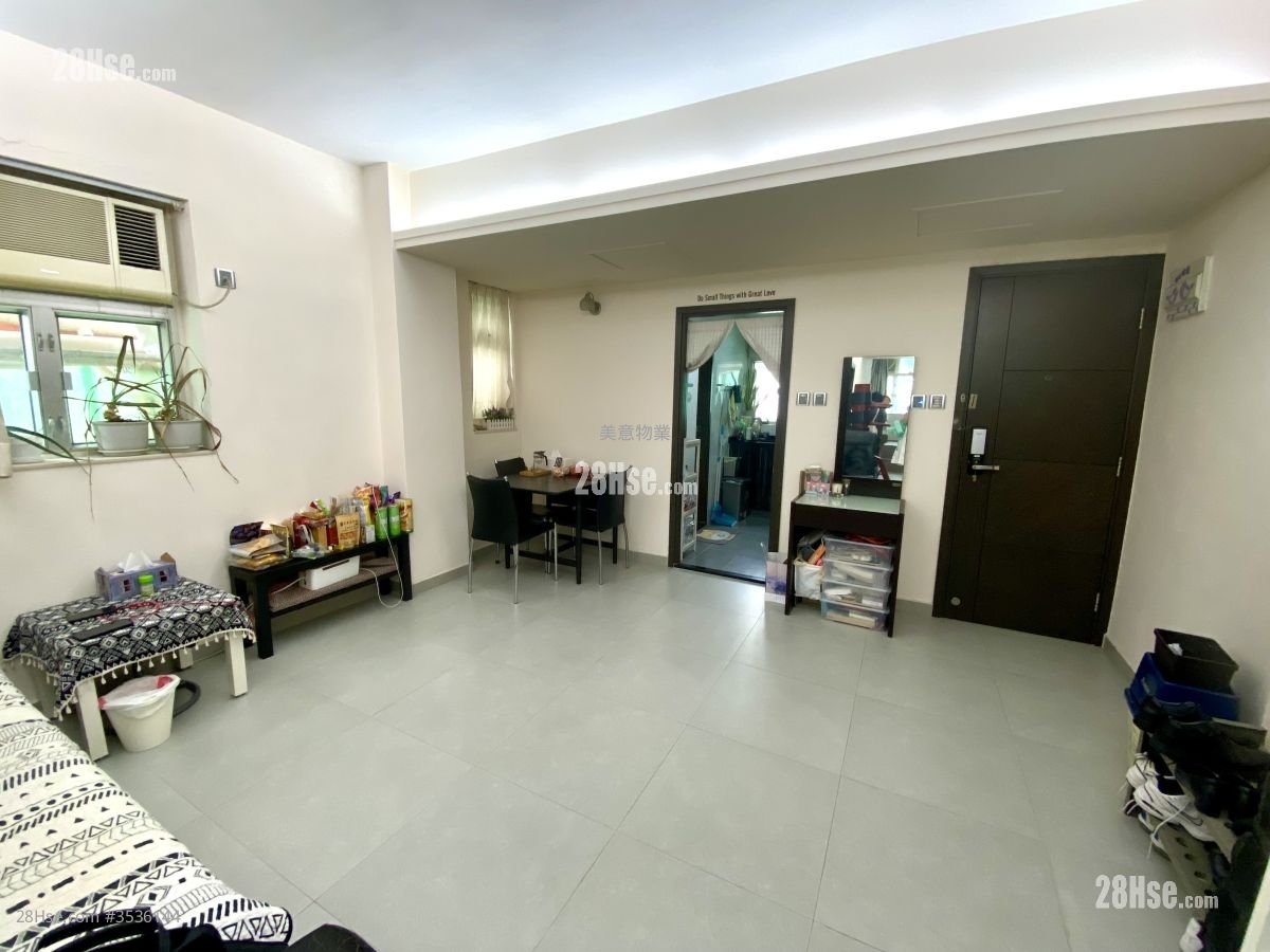 Ling Nam Building Sell 2 Bedrooms , 1 Bathroom 550 ft² ( 51.1 m² )
