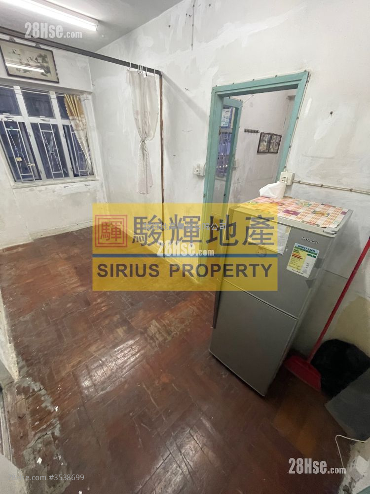 Tak Hay Building Sell 2 Bedrooms , 1 Bathroom 292 ft² ( 27.1 m² )